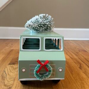 Wondershop Green Holiday Truck Decor with Wreath